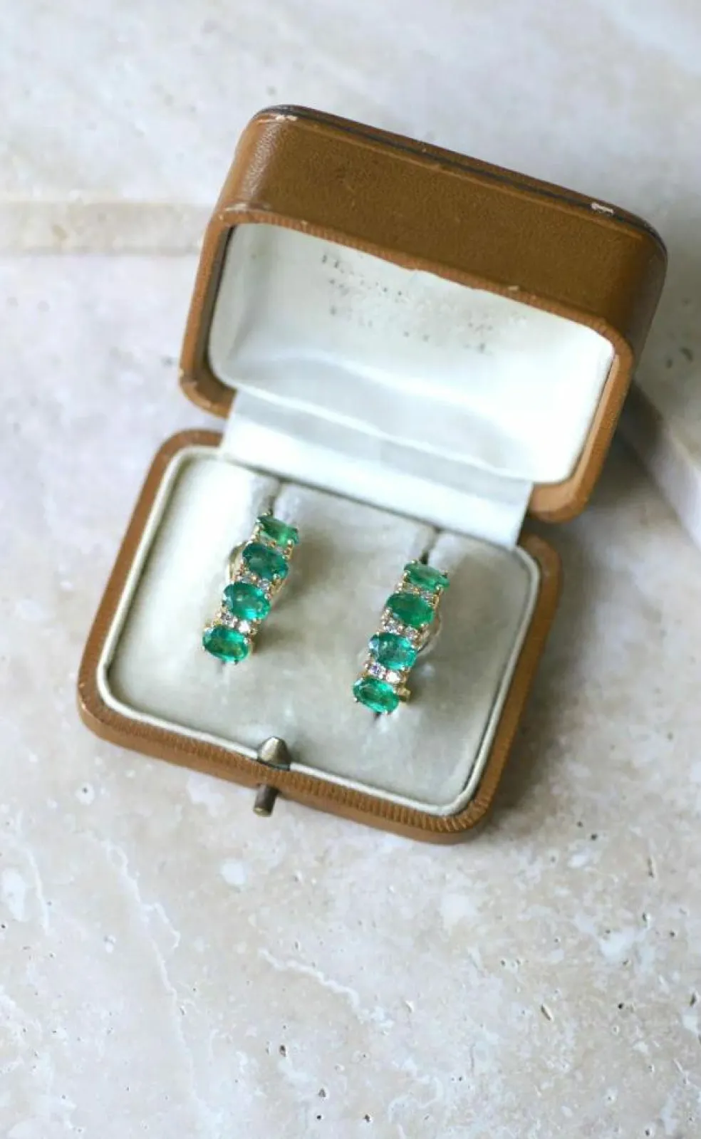 Demi créoles or jaune émeraudes diamants