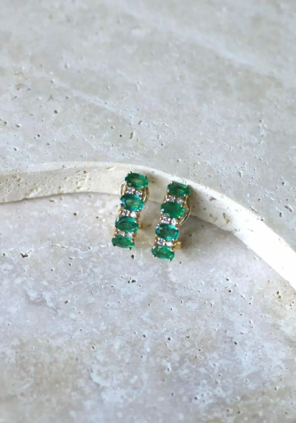Demi créoles or jaune émeraudes diamants