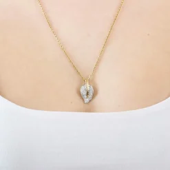 Demi parure, or jaune et or gris, et diamants