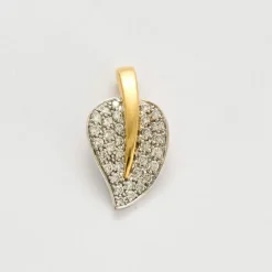 Demi parure, or jaune et or gris, et diamants