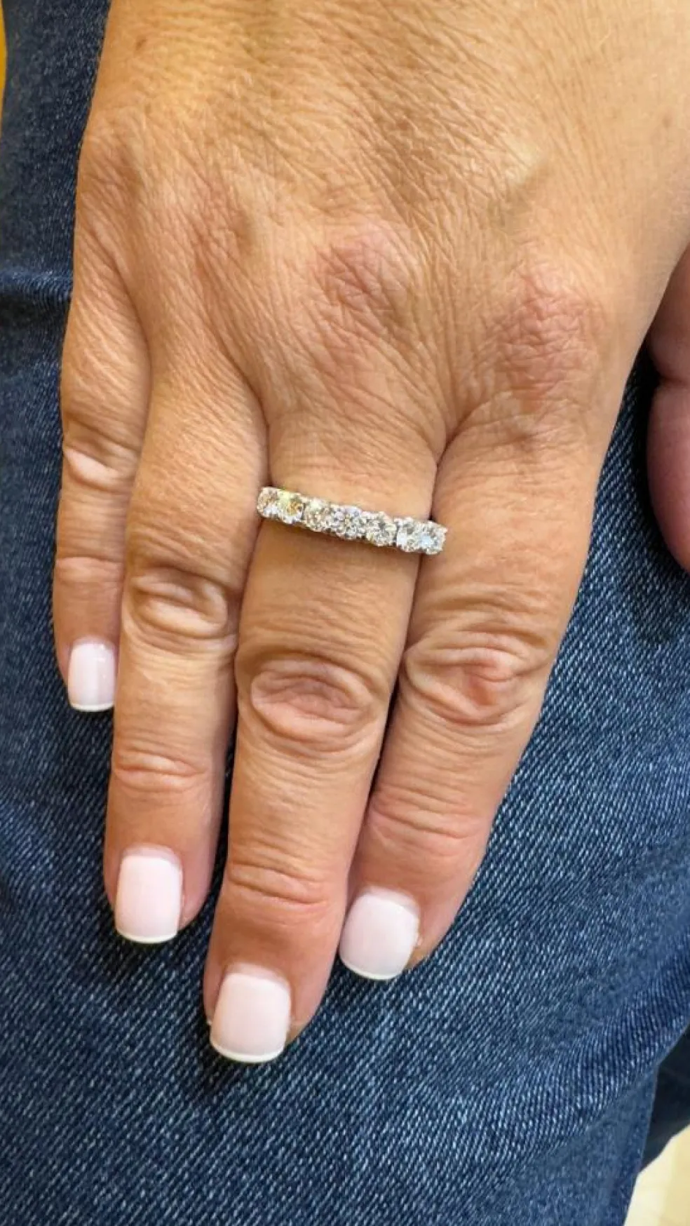 Demi-alliance en diamants or blanc