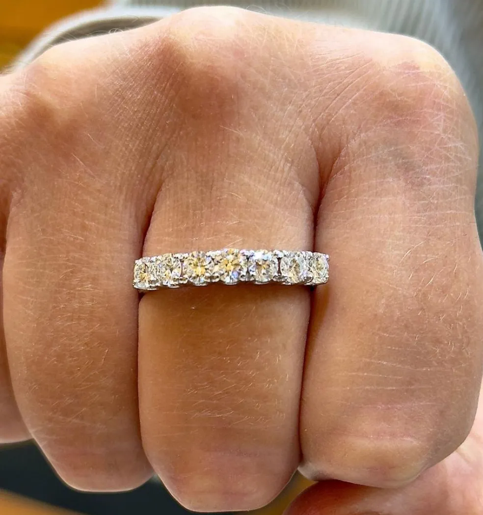 Demi-alliance en diamants or blanc