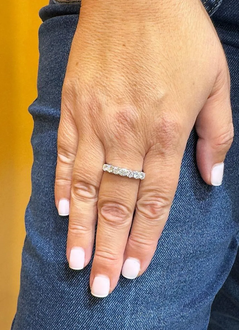Demi-alliance en diamants or blanc