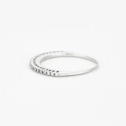 Demi-alliance en or blanc et diamants