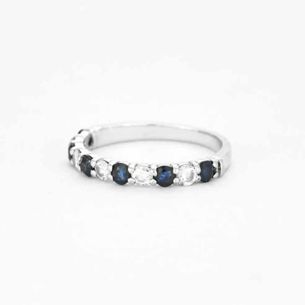 Demi-alliance en or gris saphir et diamants