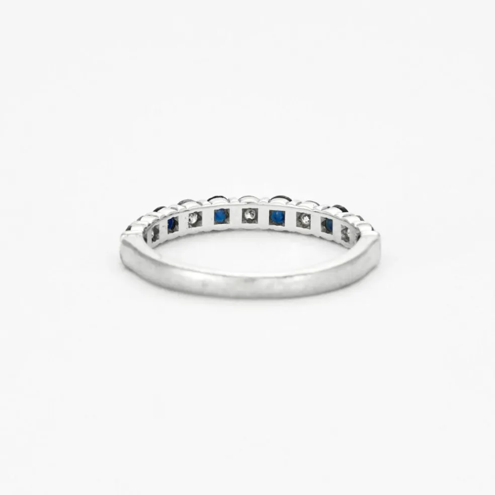 Demi-alliance en or gris saphir et diamants