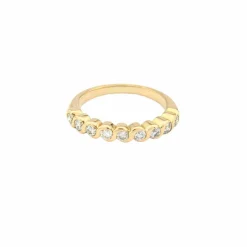 Demi-alliance en or jaune et diamants