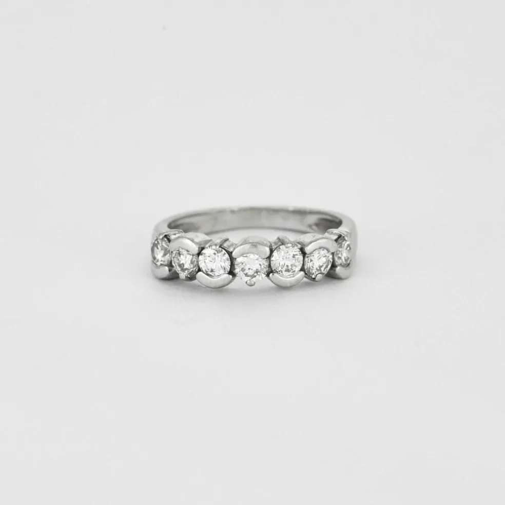 Demi-alliance en or rhodié et diamants