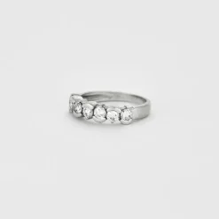 Demi-alliance en or rhodié et diamants