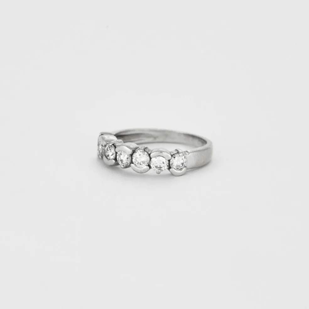 Demi-alliance en or rhodié et diamants