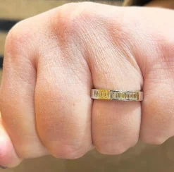 Demi-Alliance or blanc diamants baguettes