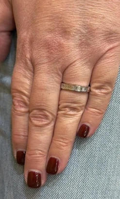 Demi-Alliance or blanc diamants baguettes