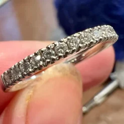 Demi-alliance or blanc diamants