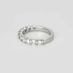 Demi-alliance or blanc et diamants
