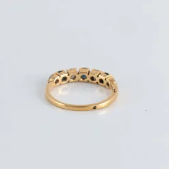 Demi-alliance or jaune Diamants Saphirs