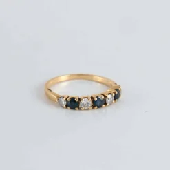 Demi-alliance or jaune Diamants Saphirs