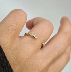 Demi-alliance or jaune sertie de diamants naturels