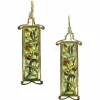 Des boucles d'oreilles en or