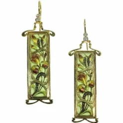 Des boucles d'oreilles en or