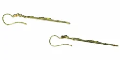 Des boucles d'oreilles en or
