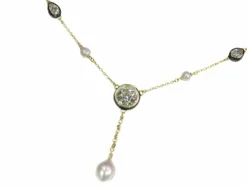 Diamant, collier de perles