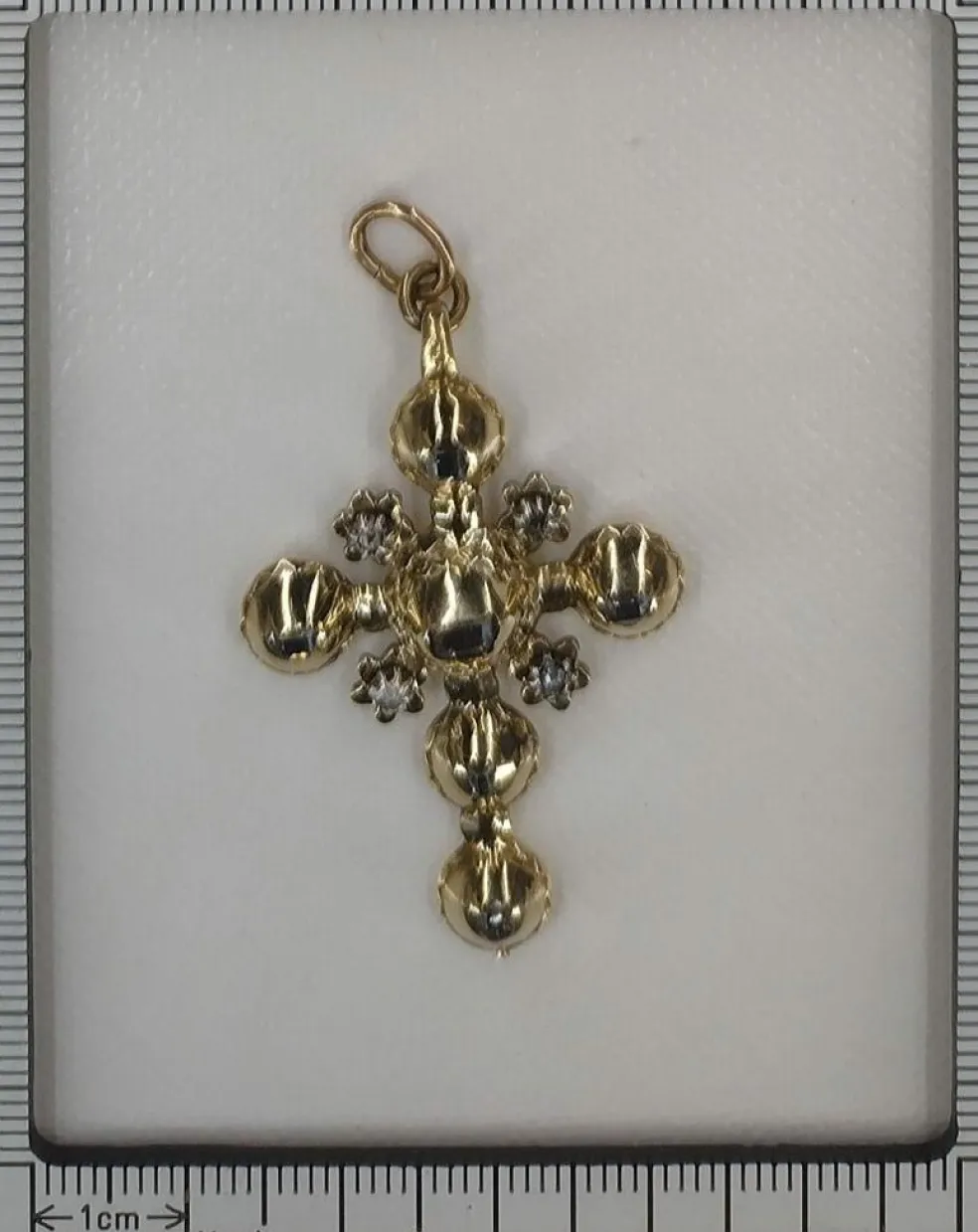 Diamant, croix d'or