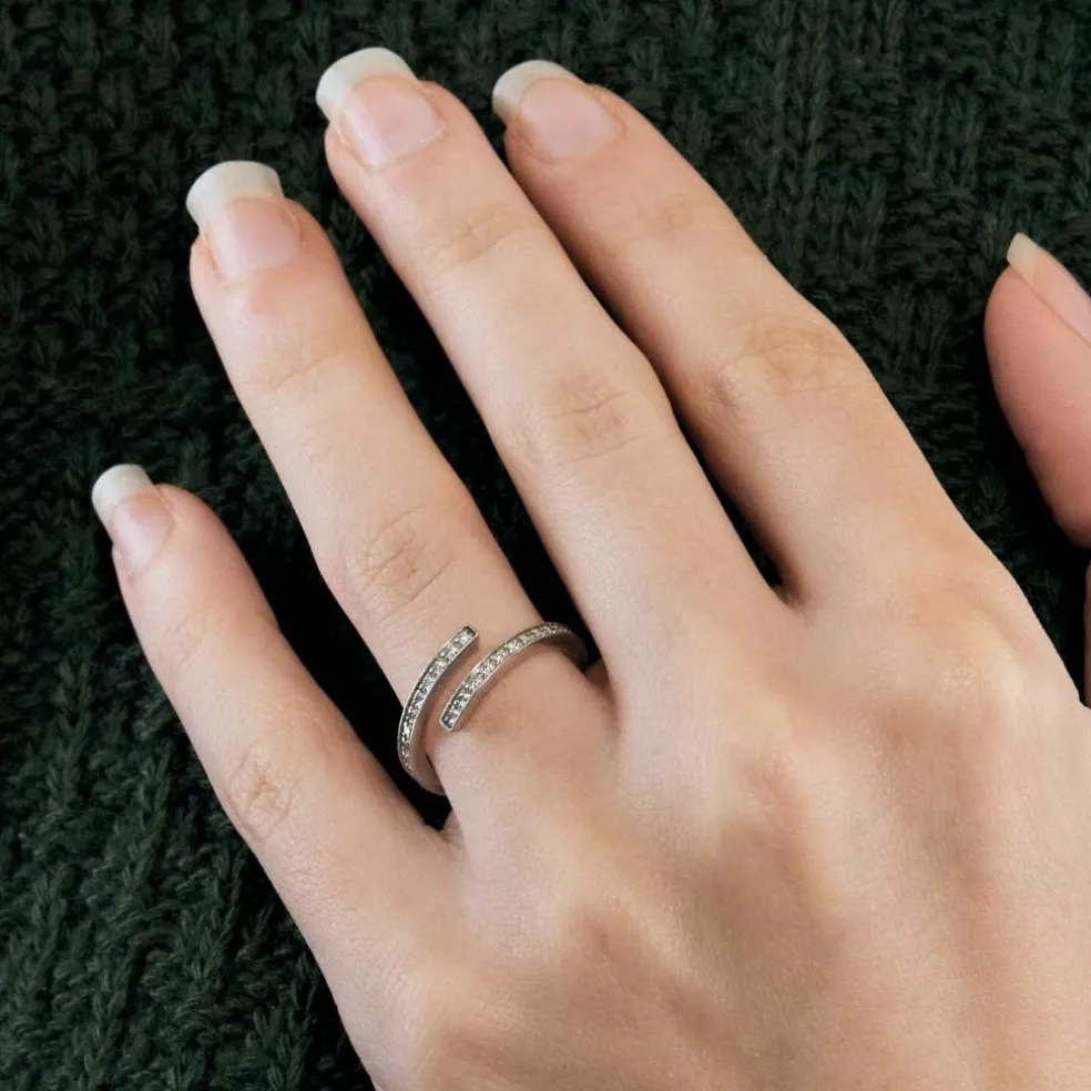 DINH-VAN - Spirale - Bague or blanc, diamants noirs et diamants