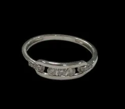 Délicate bague trilogie diamants