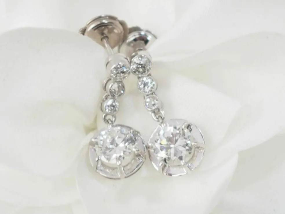 Dormeuses anciennes en or blanc et diamants