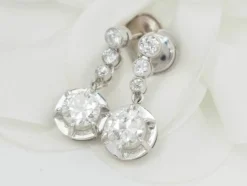 Dormeuses anciennes en or blanc et diamants