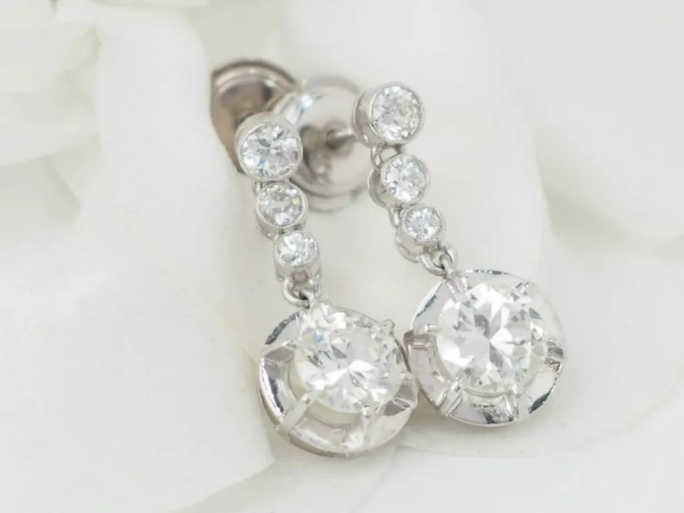 Dormeuses anciennes en or blanc et diamants