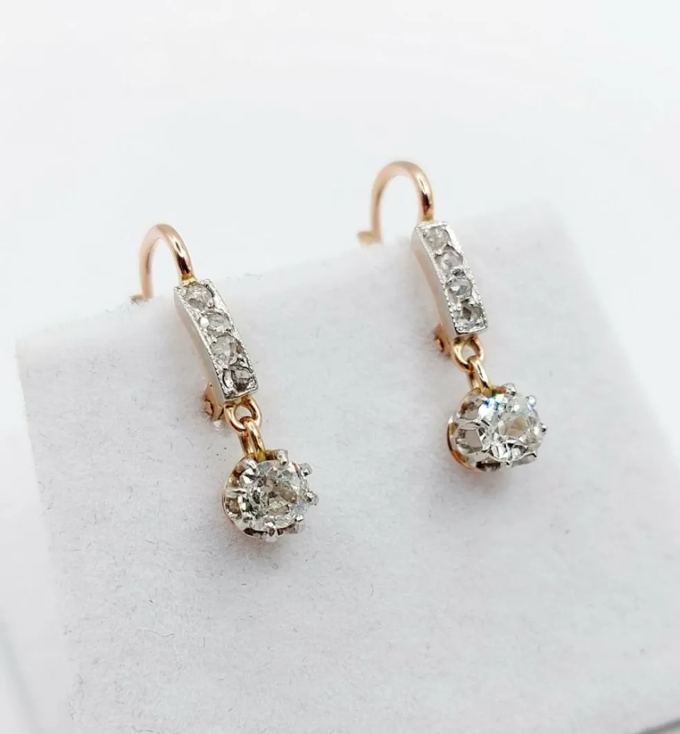 Dormeuses antique or rose 18k sertie de diamants en serti griffes surmonté d'une ligne de diamants taillé en rose