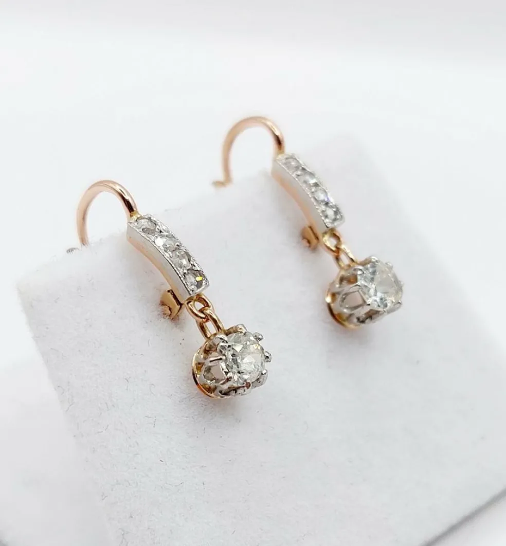 Dormeuses antique or rose 18k sertie de diamants en serti griffes surmonté d'une ligne de diamants taillé en rose