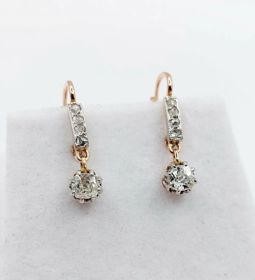 Dormeuses antique or rose 18k sertie de diamants en serti griffes surmonté d'une ligne de diamants taillé en rose