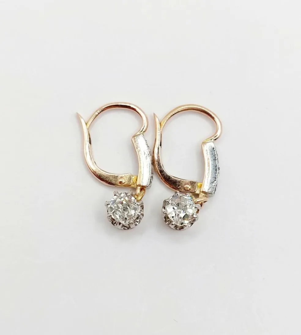 Dormeuses antique or rose 18k sertie de diamants en serti griffes surmonté d'une ligne de diamants taillé en rose