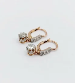 Dormeuses antique or rose 18k sertie de diamants en serti griffes surmonté d'une ligne de diamants taillé en rose
