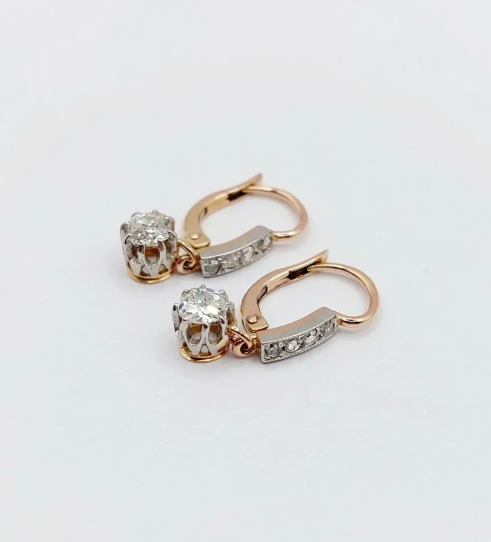 Dormeuses antique or rose 18k sertie de diamants en serti griffes surmonté d'une ligne de diamants taillé en rose