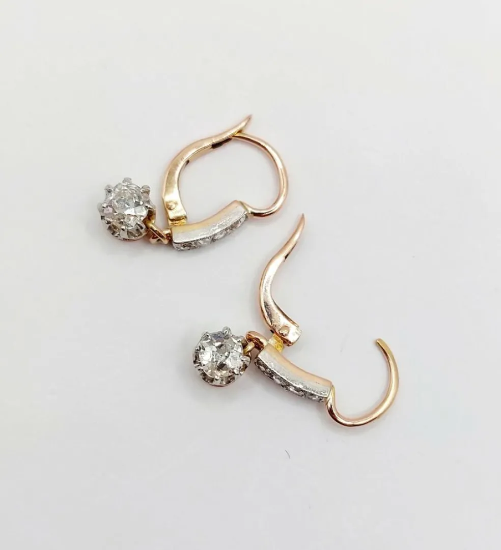 Dormeuses antique or rose 18k sertie de diamants en serti griffes surmonté d'une ligne de diamants taillé en rose