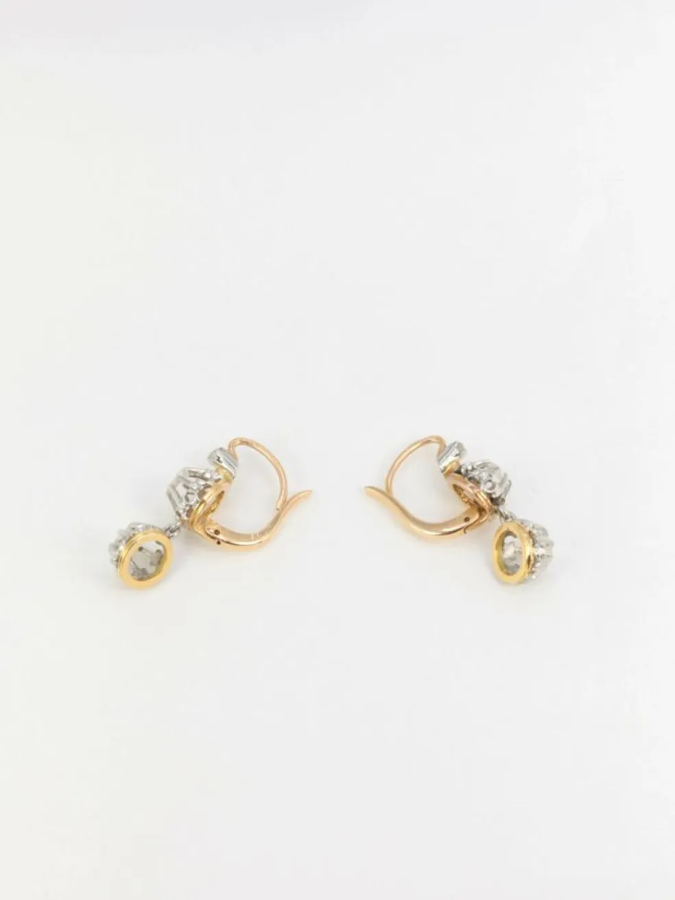 Dormeuses en or jaune et diamants