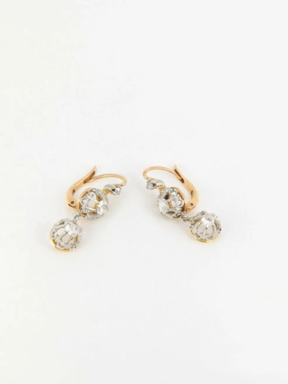 Dormeuses en or jaune et diamants
