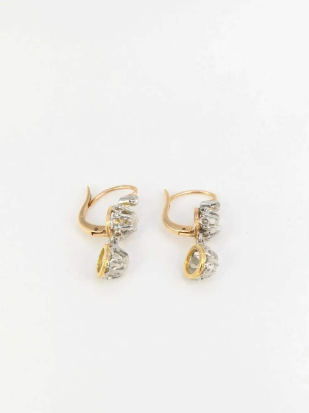 Dormeuses en or jaune et diamants