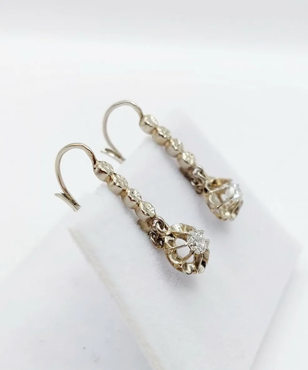 Dormeuses or blanc et platine, diamants (circa 1930)