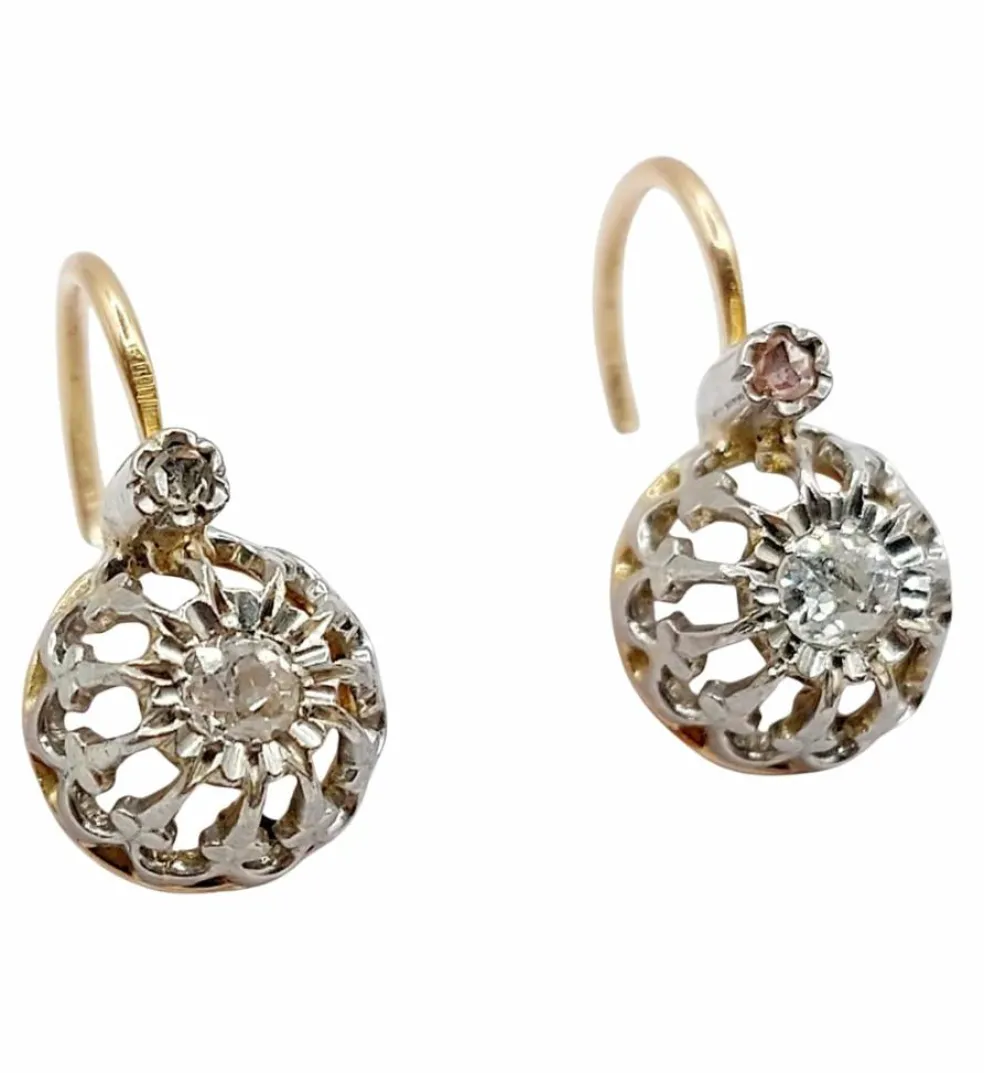 Dormeuses victorienne or jaune ornée de diamants tailles anciennes en sertis fleur de lys