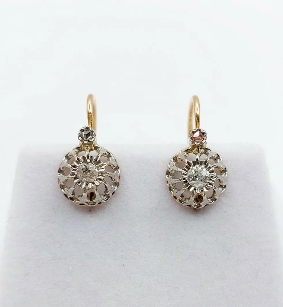 Dormeuses victorienne or jaune ornée de diamants tailles anciennes en sertis fleur de lys