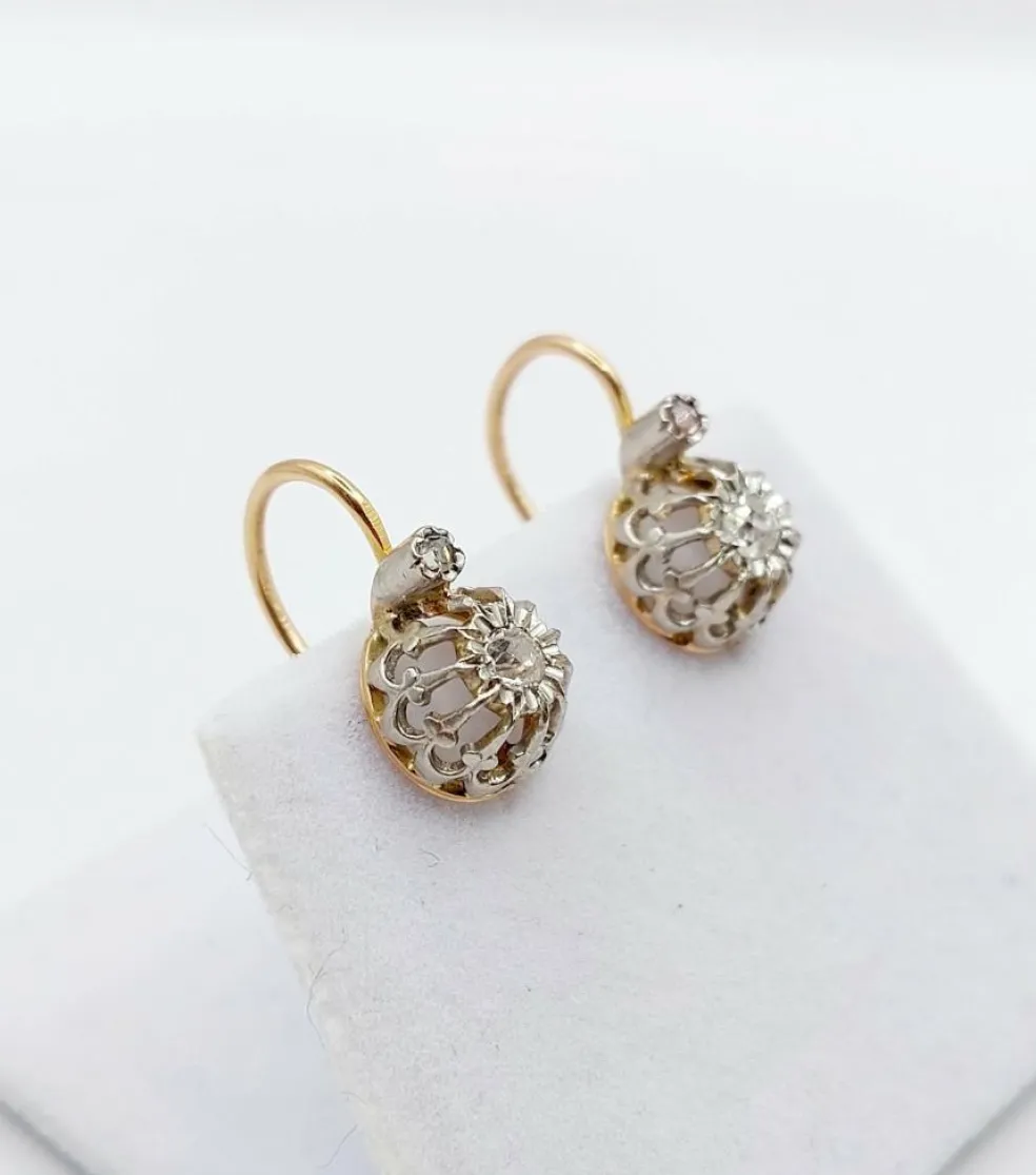 Dormeuses victorienne or jaune ornée de diamants tailles anciennes en sertis fleur de lys
