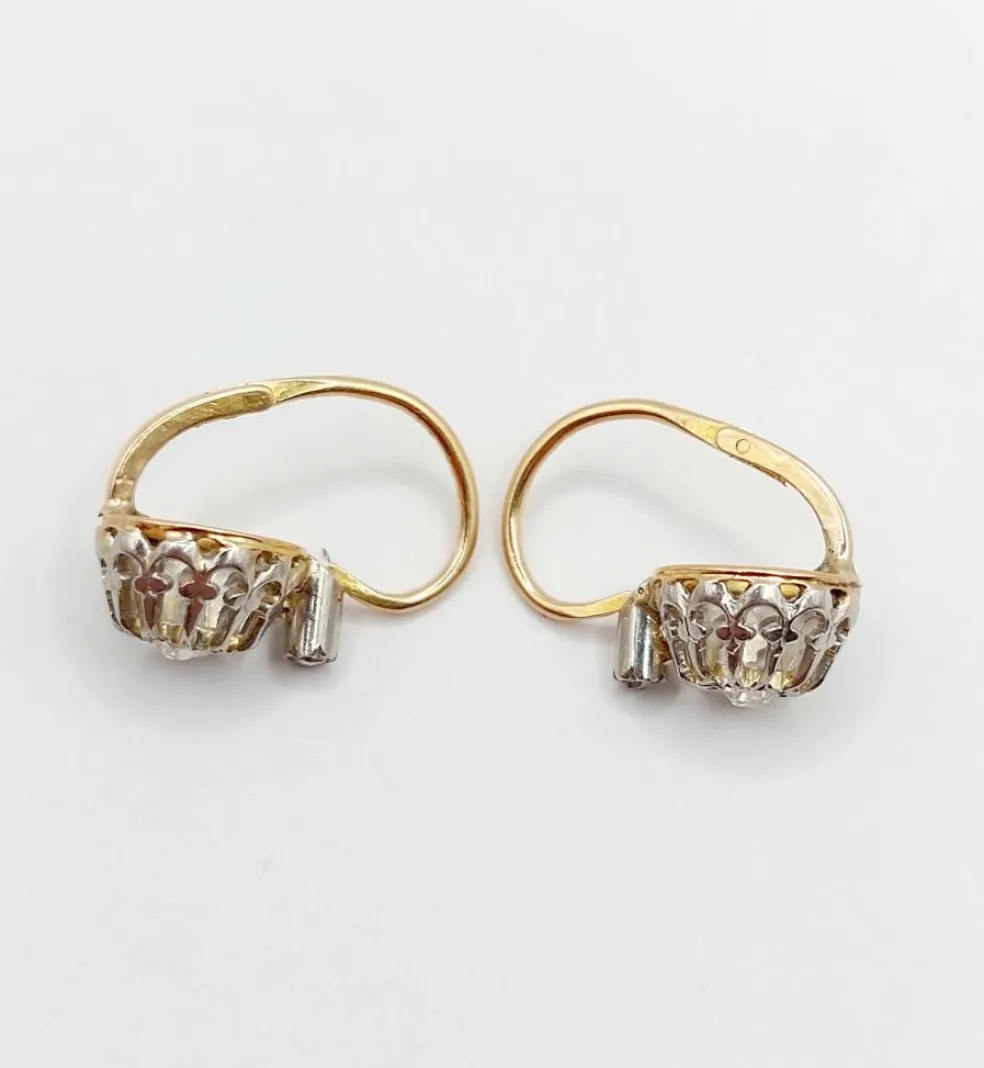 Dormeuses victorienne or jaune ornée de diamants tailles anciennes en sertis fleur de lys