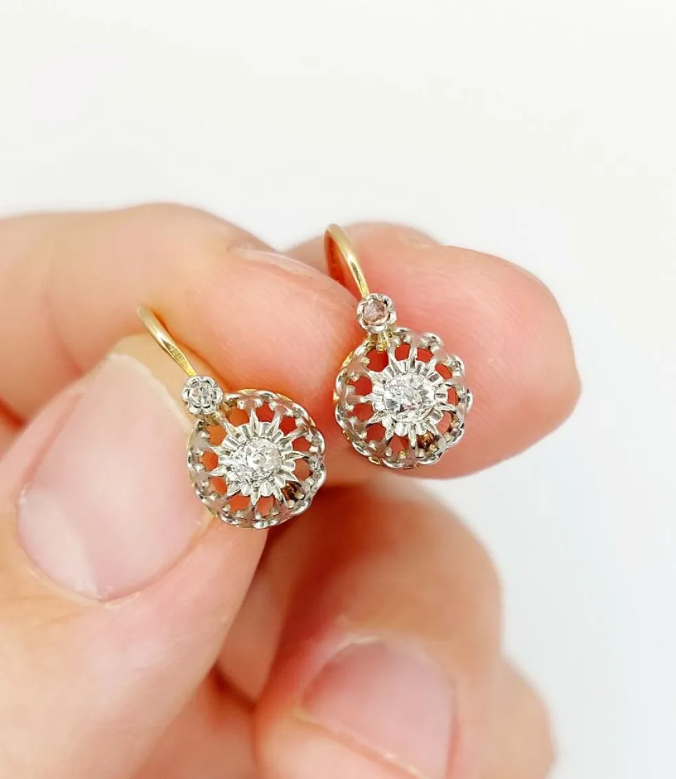 Dormeuses victorienne or jaune ornée de diamants tailles anciennes en sertis fleur de lys