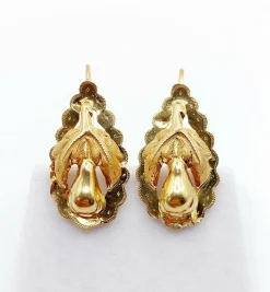 Dormeuses victoriennes XXL or jaune formant une feuille et un fruit finement ciselés (circa 1900)
