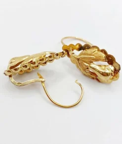 Dormeuses victoriennes XXL or jaune formant une feuille et un fruit finement ciselés (circa 1900)