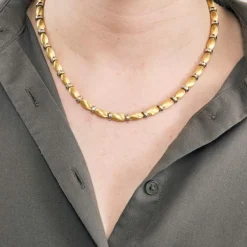 Elégant Collier Or jaune Guilloché et Perles d'Or Gris